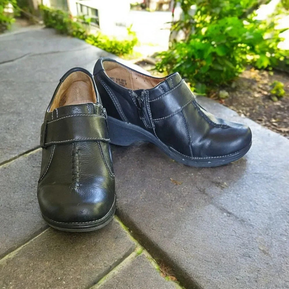Clarks Unstructured Unsparrow Black Leather Shoes 6.5 Side Zip Comfort Clog - Picture 1 of 12